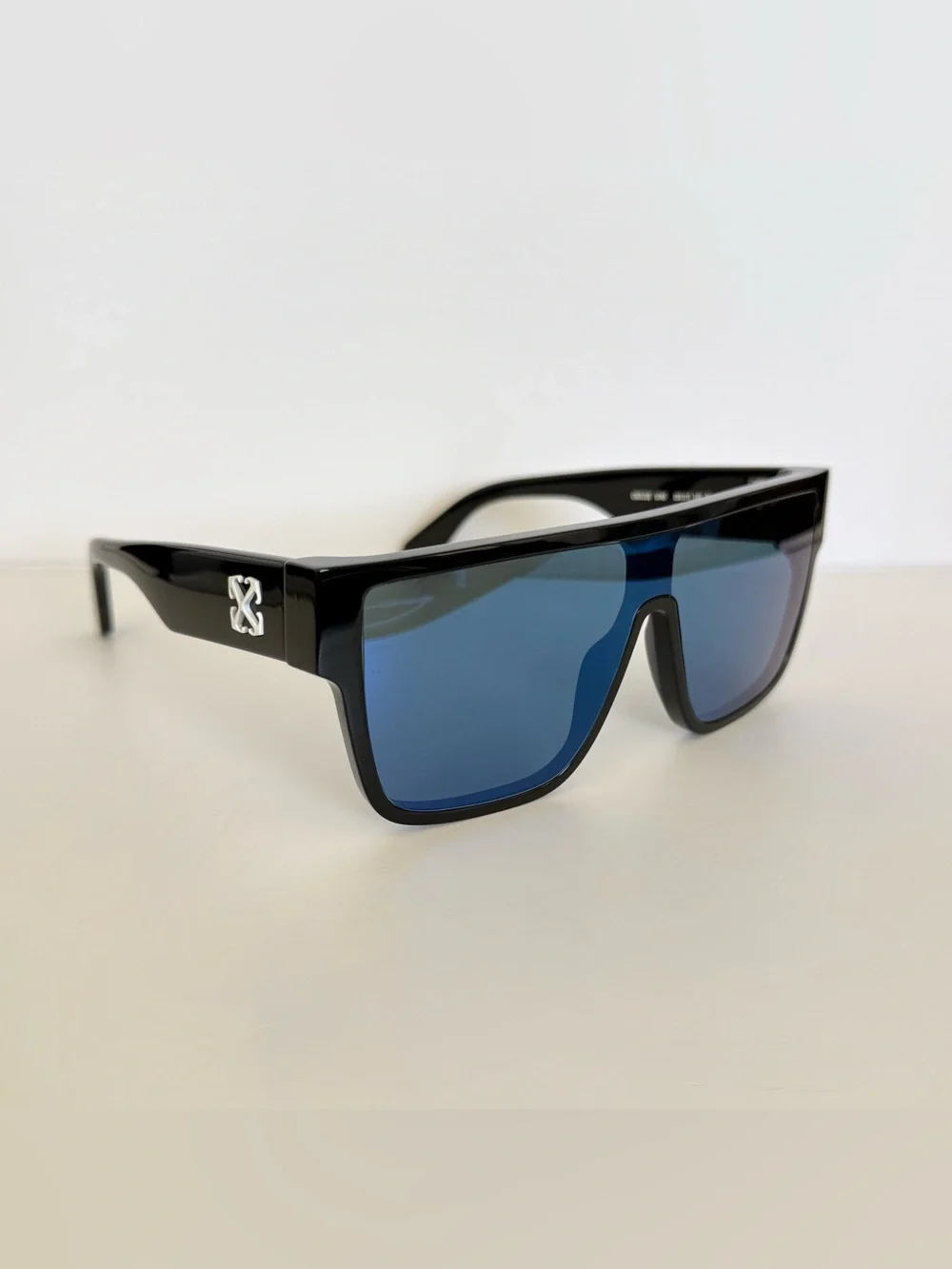 NEW!!! Off-White unisex sunglasses OERI13J 1045 Authentic